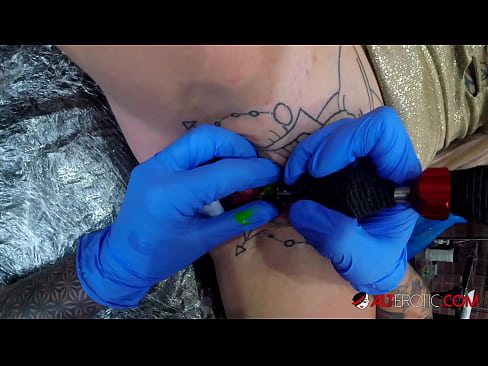 ❤️ Extremamente tatuada, a brasa Sully Savage fez uma tatuagem no seu clítoris ️ Sexo vídeo em nós pt.assistdoctor23.ru ❌❤